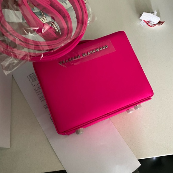 Mini Kendrick Trunk | Bright Fuchsia Nylon - Picture 4 of 5